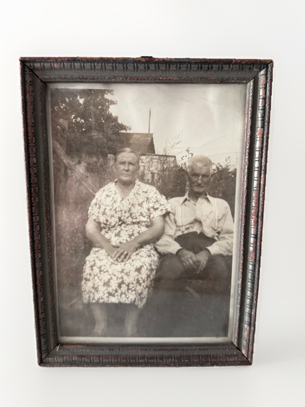 ANTIQUE ART DECO FRAMED PHOTO COUNTRY COUPLE PRESSED WOOD FRAME